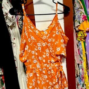 Sienna Sky cold shoulder, large top, orange floral size L